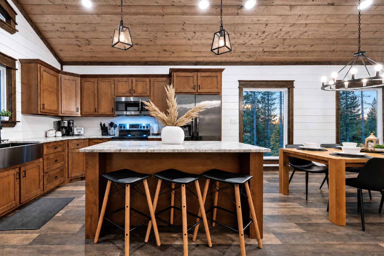 Pancake mornings, easy dinners and late-night snacks. The open kitchen keeps everyone together while someone’s cooking.