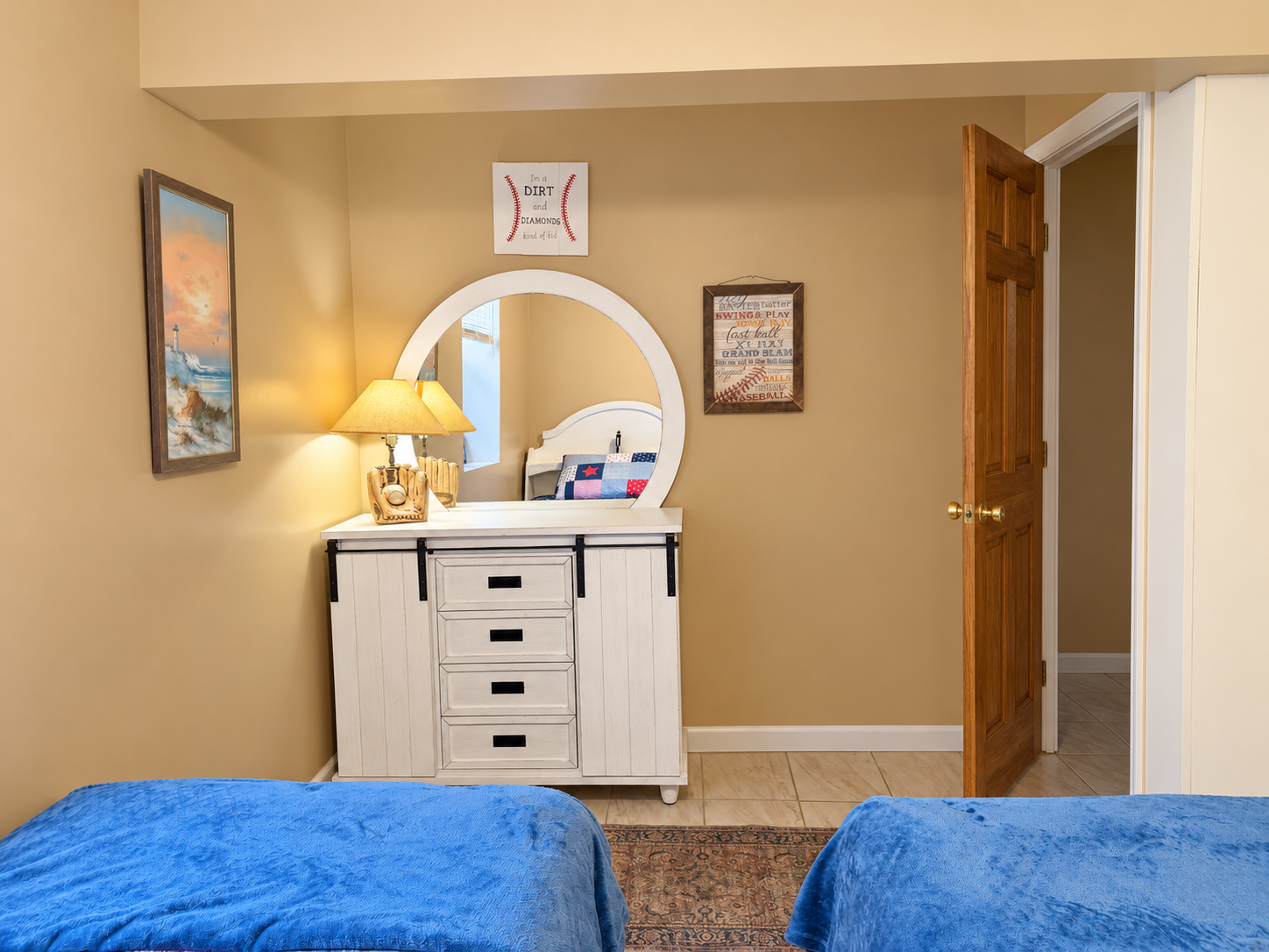Twin bedroom