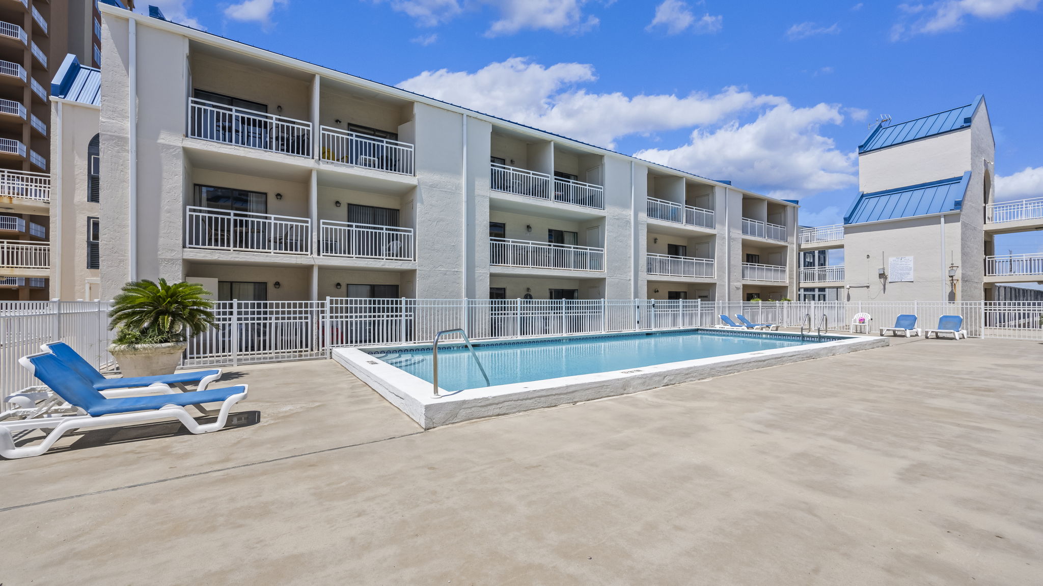 1st floor pool