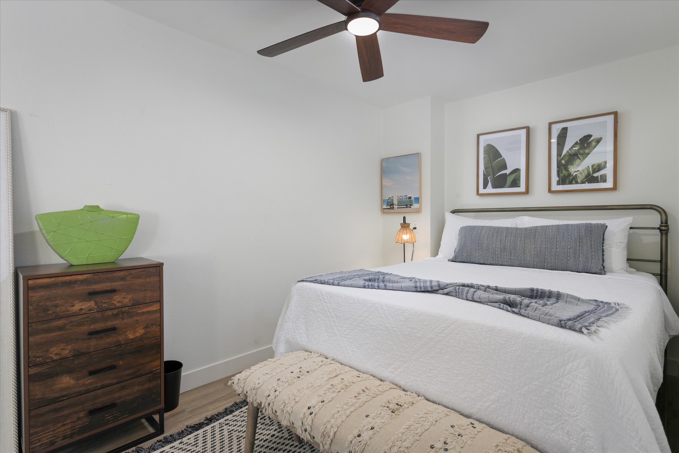 Back bedroom queen size bed