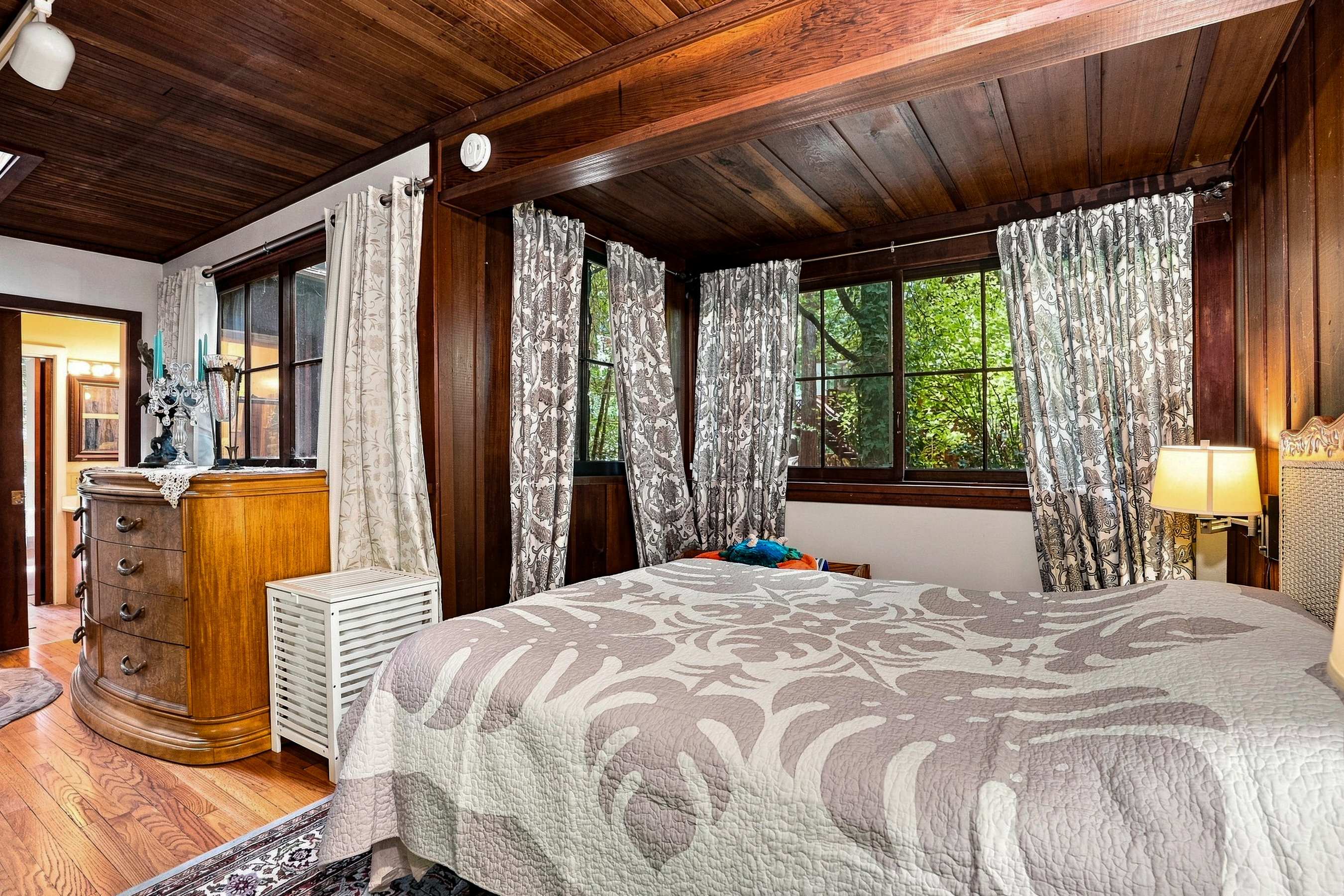 Bedroom 2 with Queen Bed