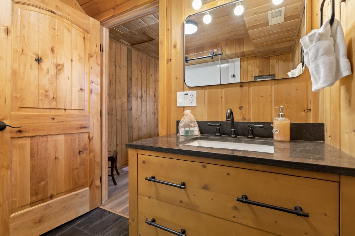 Ensuite Bathroom 1