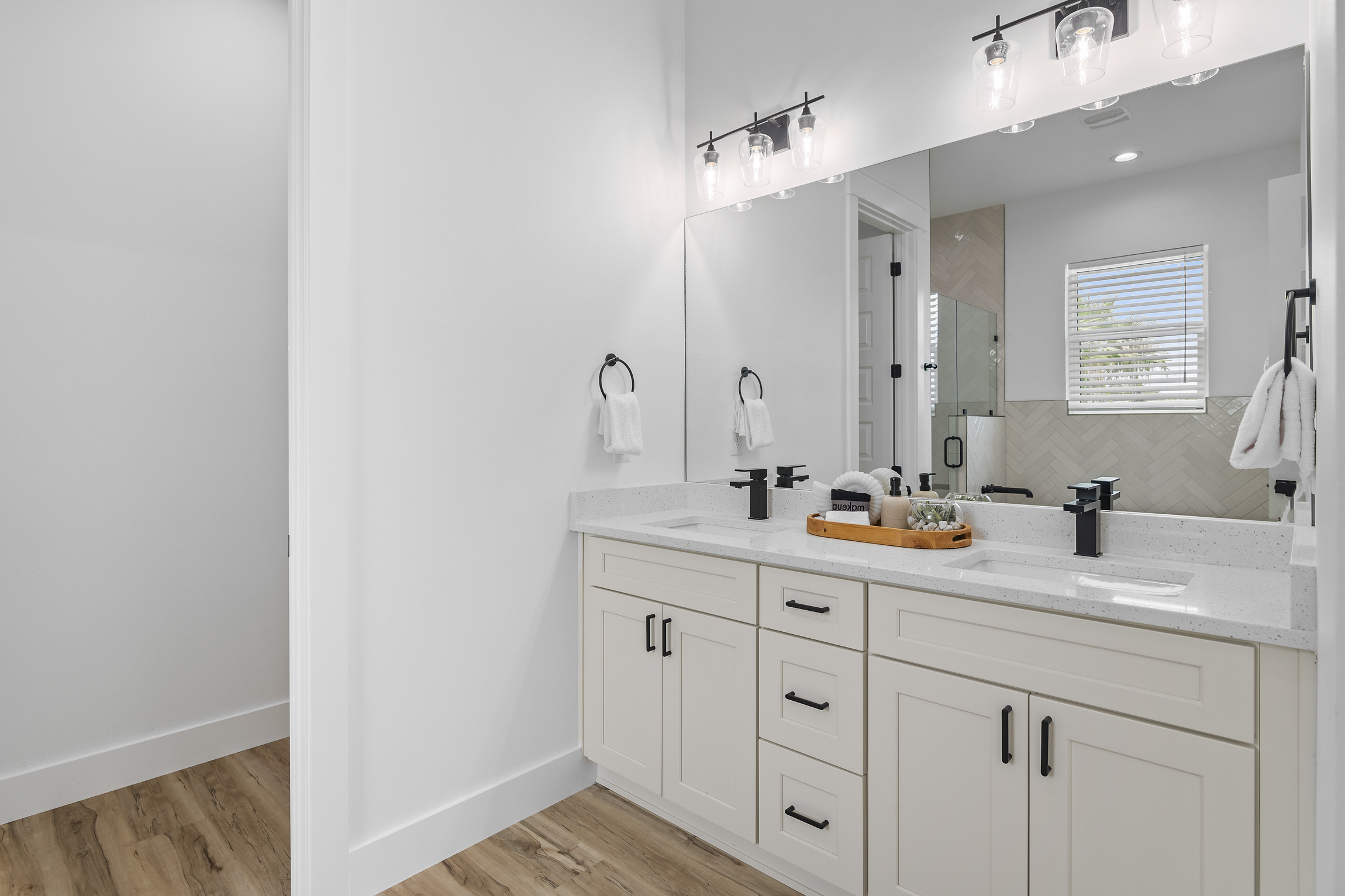 Bathroom # 1: Private Bath (First Floor)