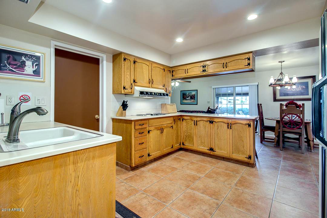Great country kitchen.