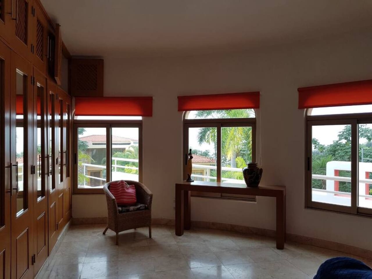 Suite 4 (1st Flr) - Ocean View