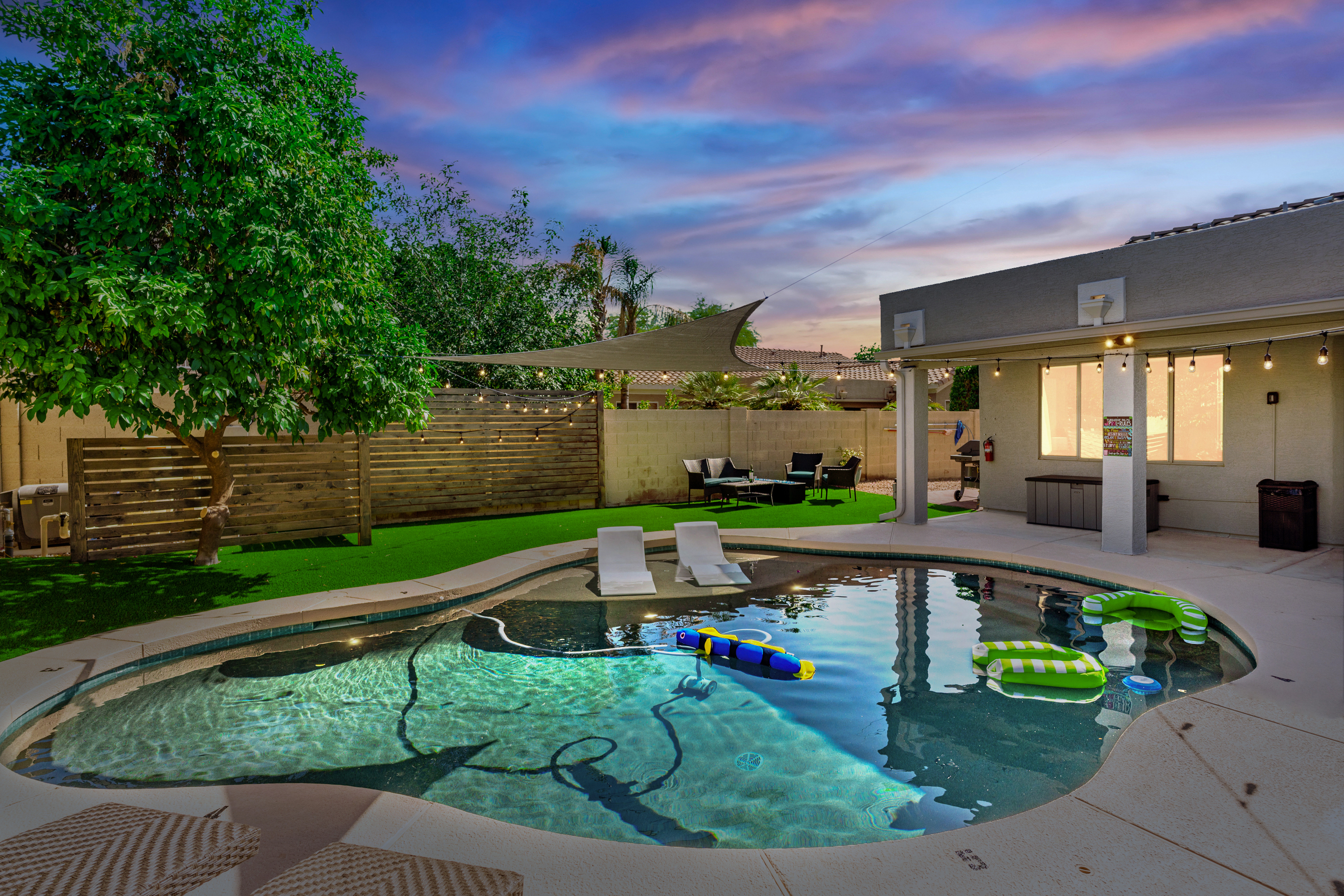 Beautiful sunsets around a beautiful backyard setting. Doesn't get better than that! 