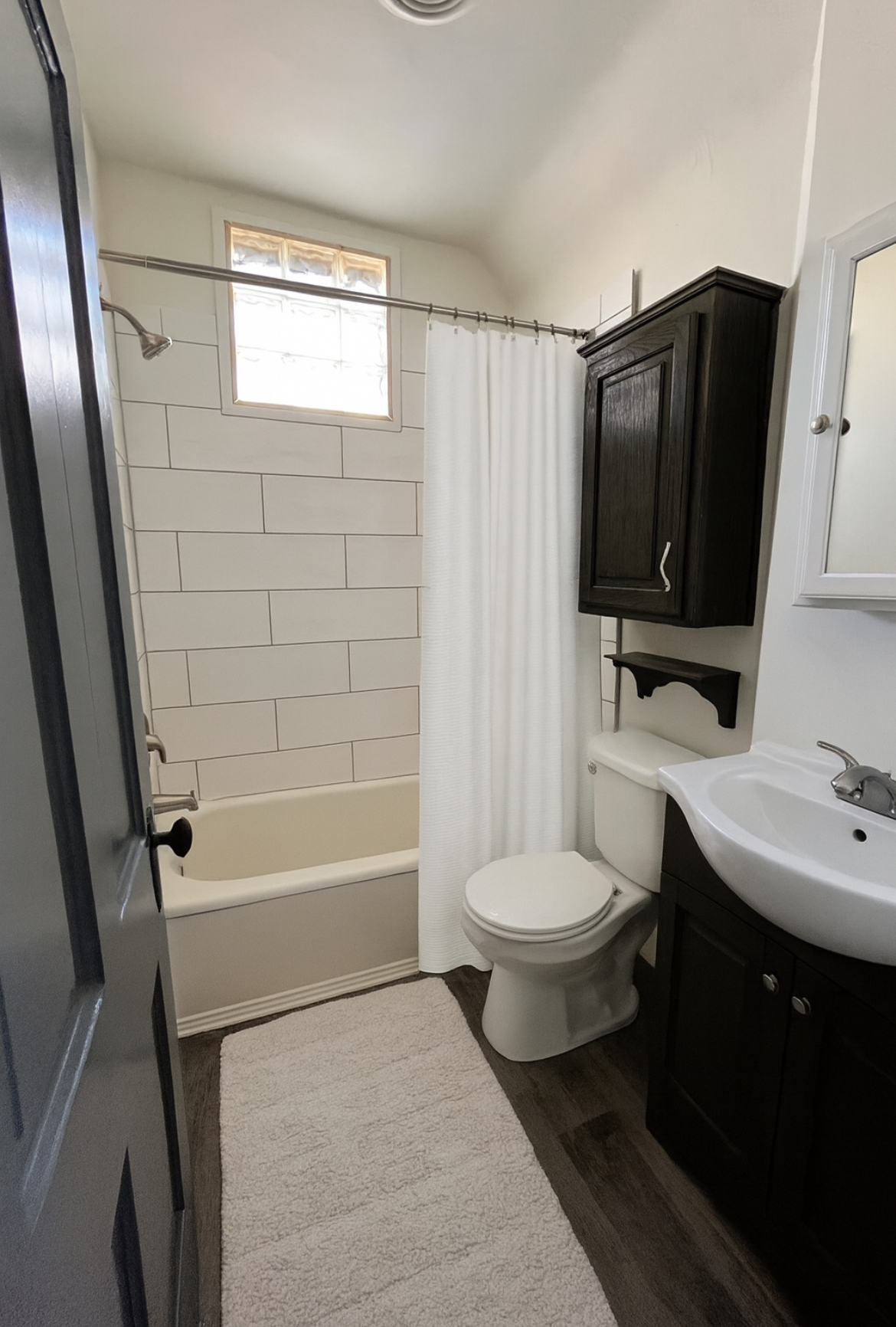 Full bath upstairs