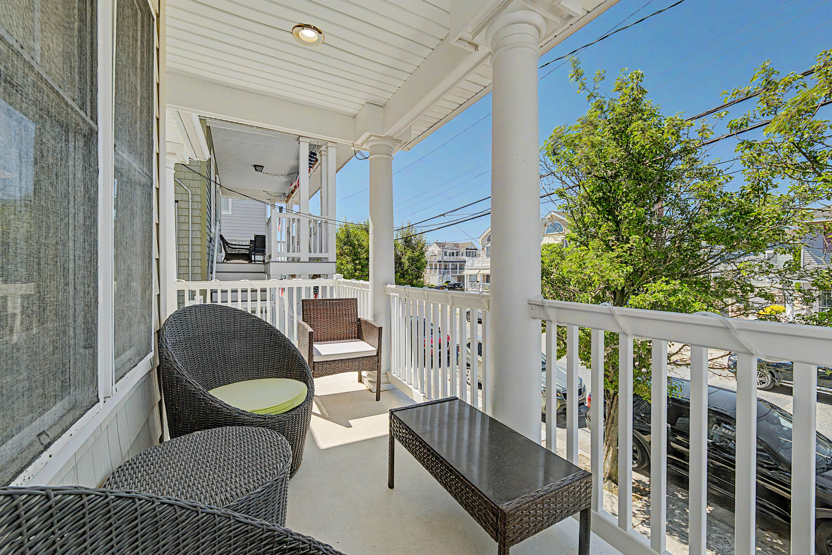 private_balcony_furniture
