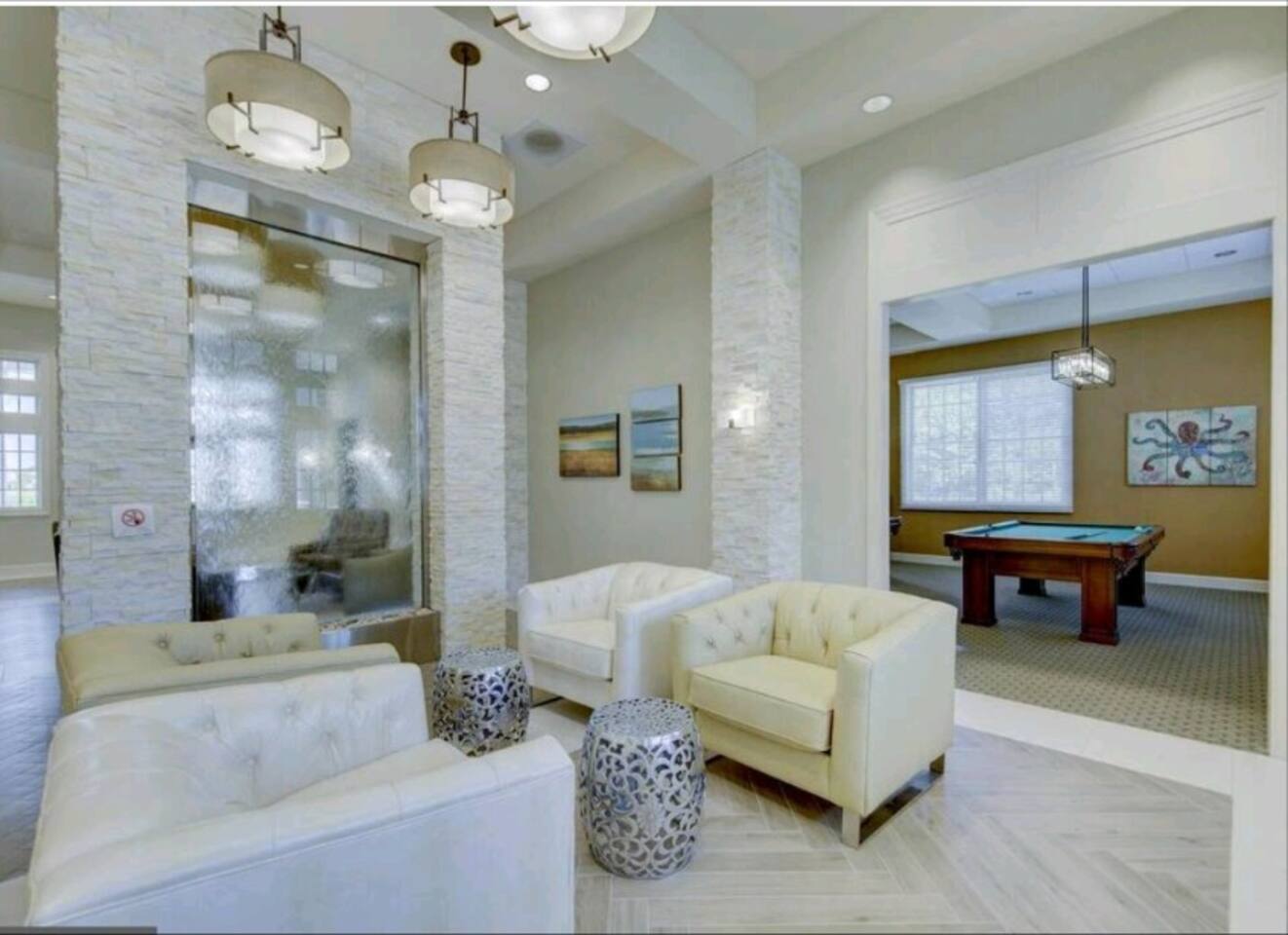 Comfortable Lounge: Sink into plush sofas against a stylish stone feature wall. Whether you’re catching up with friends or enjoying a quiet moment, this snug nook has you covered.