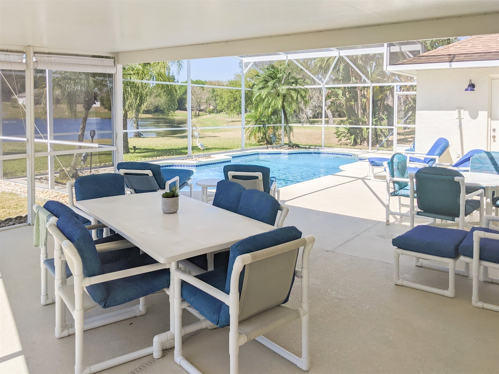 Covered lanai with outdoor dining area