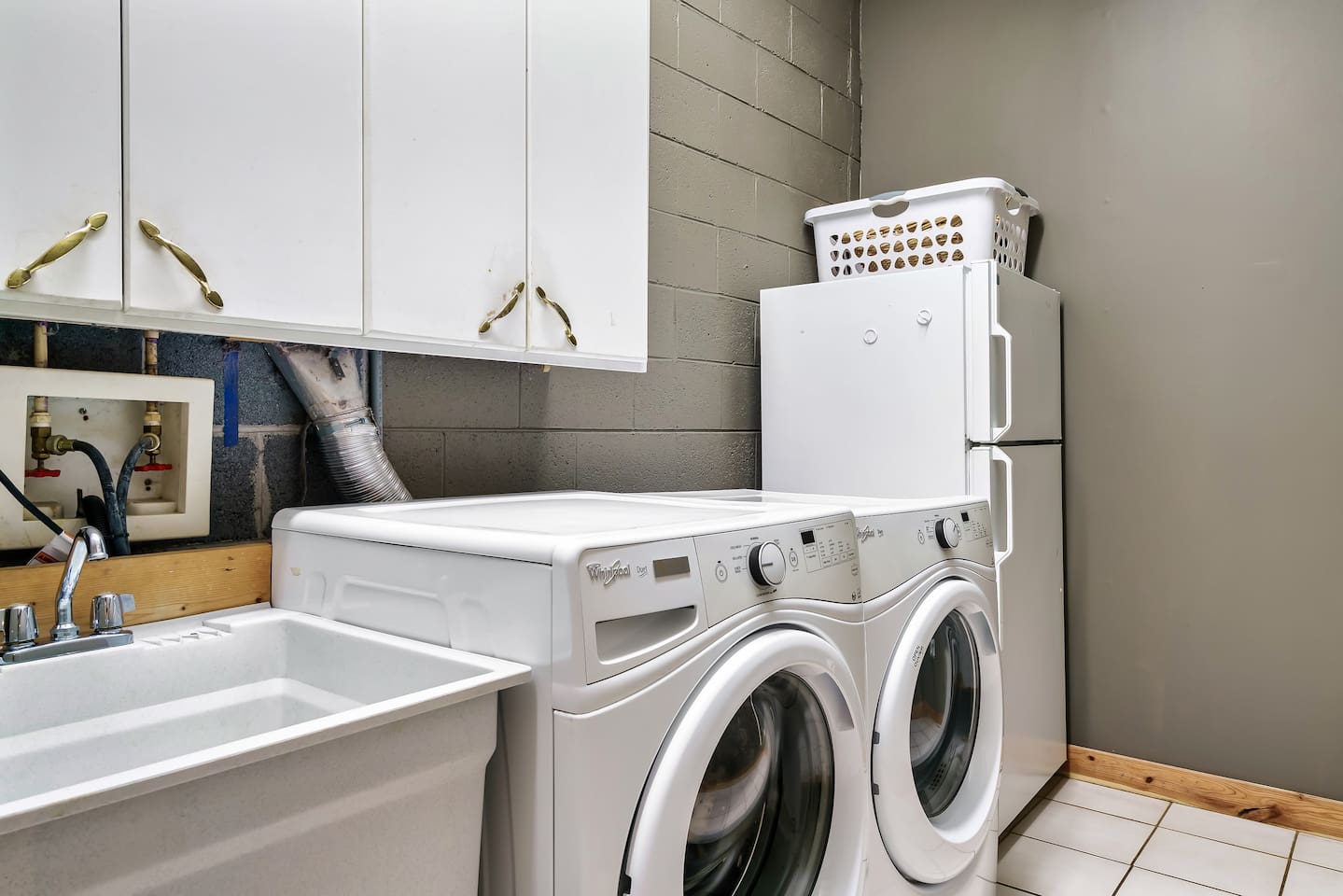 Laundry room (downstairs)