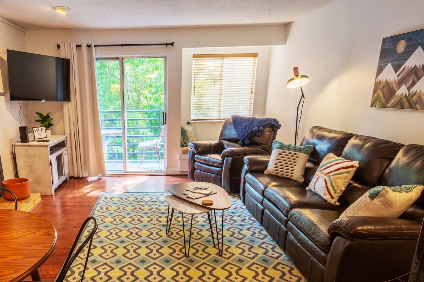 Topside Getaway 2BR Condo, at the top of Gatlinburg — Gatlinburg, TN — vacation rental