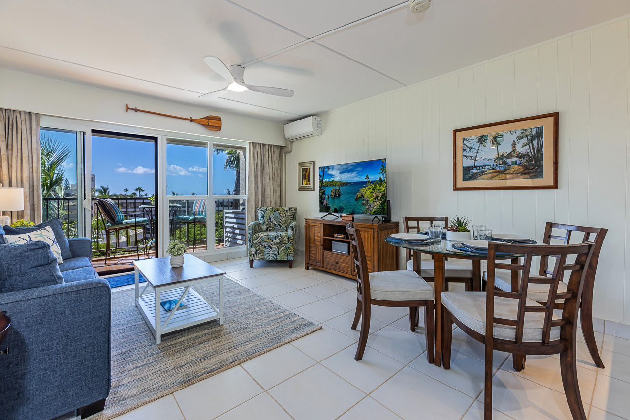 Screened Sliders Allow Ocean Breezes In