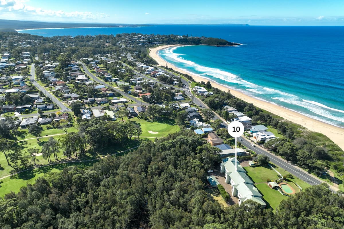 Aerial photo of Fathoms showing proximity to Mollymook Beach just across the road.