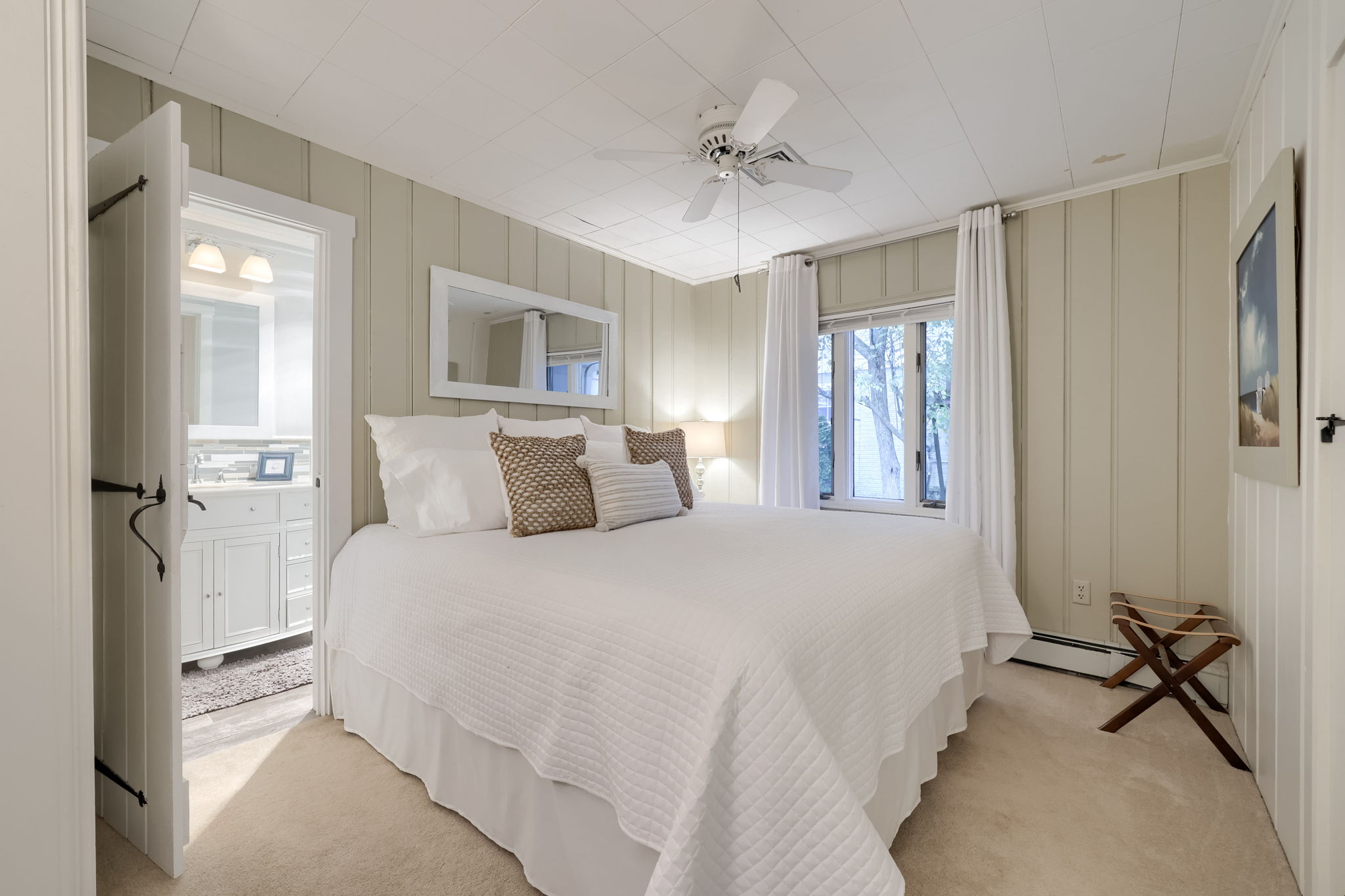 Primary Kind Bedroom featuring en suite bathroom