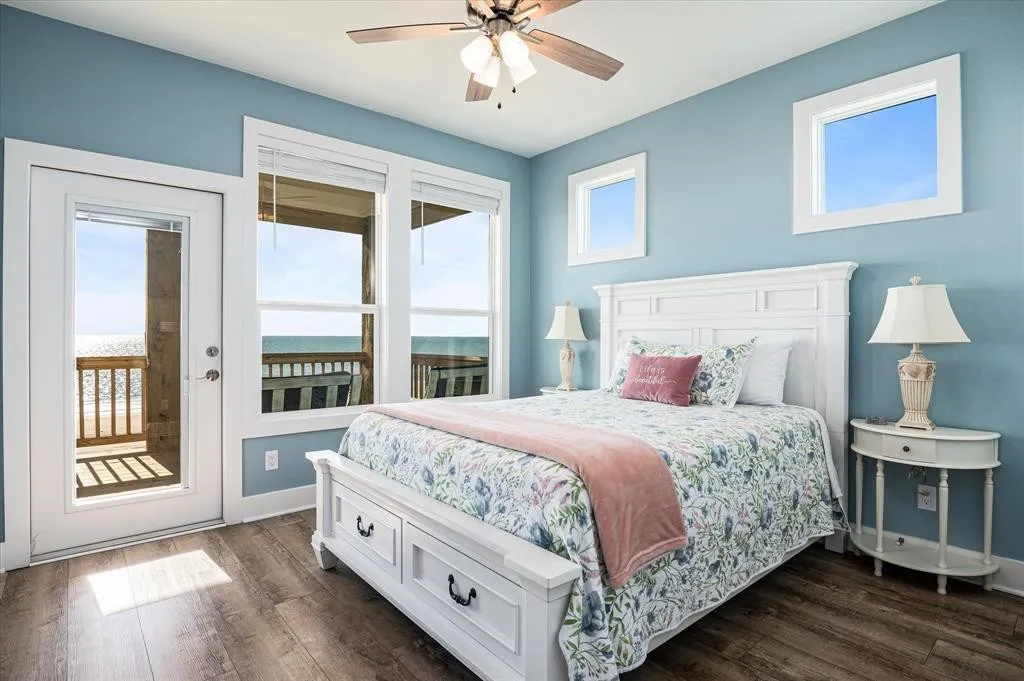 8bd8f1550f704386b311cbbb941e504c | Beachhouse | Texas | TX | Vacation Homes | Galveston | Crystal Beach | Kokomo | Breezy Days | Beachfront Elegance | Sunrise Serenity | Southern Sands Property Management, LLC