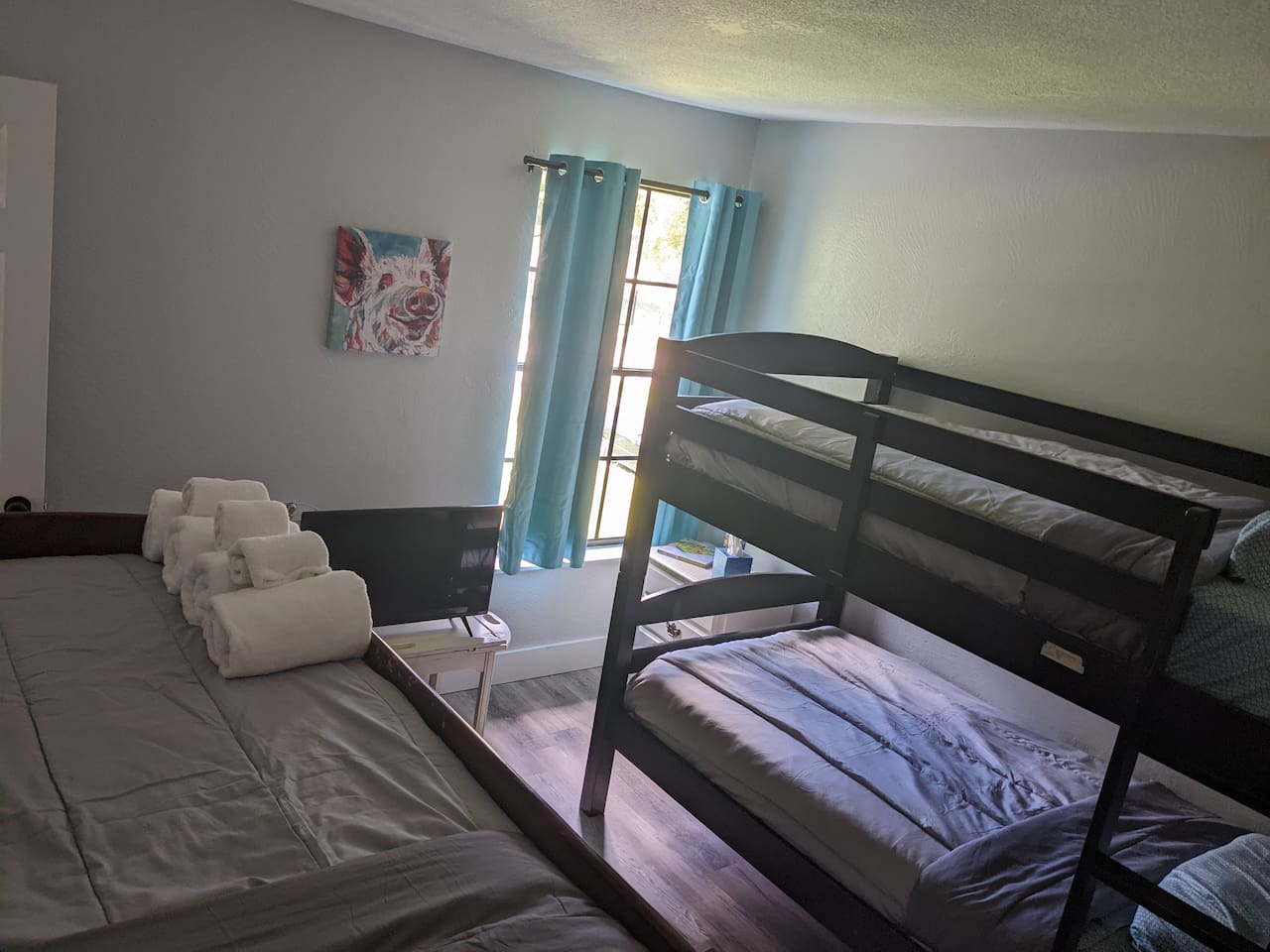 Kids room - 2 sets of bunk beds, TV, and games