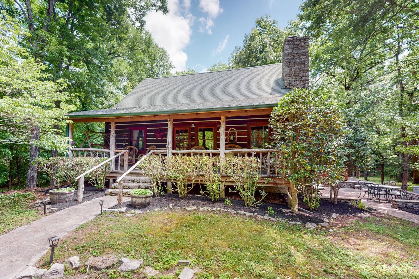 Cozy Cabin With Hot Tub And Scenic Views - Charming Rustic Retreat - Mt. Juliet, TN