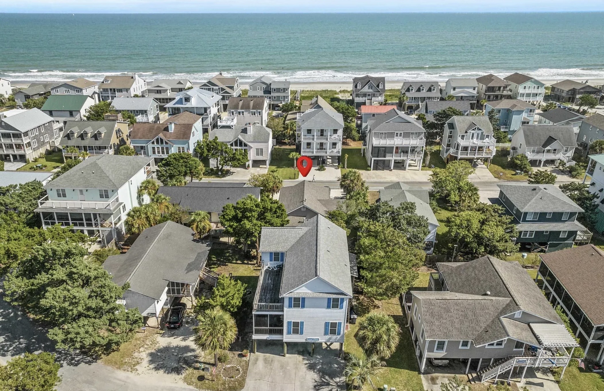 A quiet island neighborhood where the beach is always just around the corner. ⭐