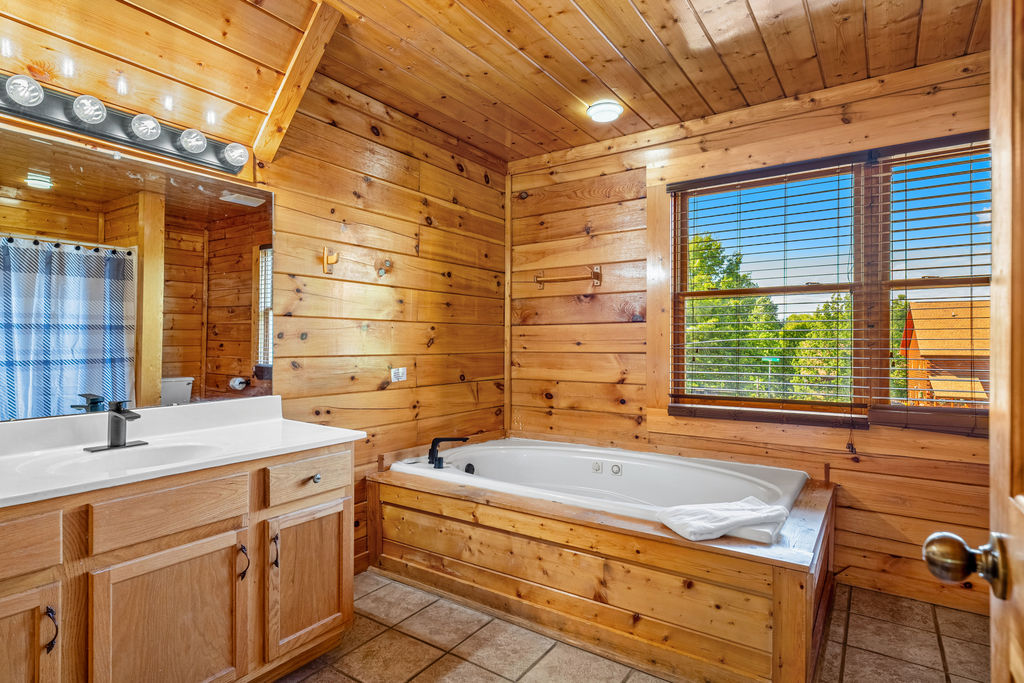 Sink into the deep garden tub and let the warmth melt away the day&rsquo;s adventures through the mountains.