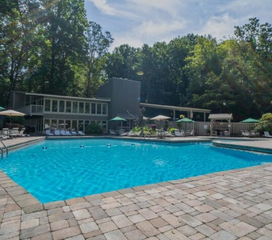 2nd resort pools free to guests