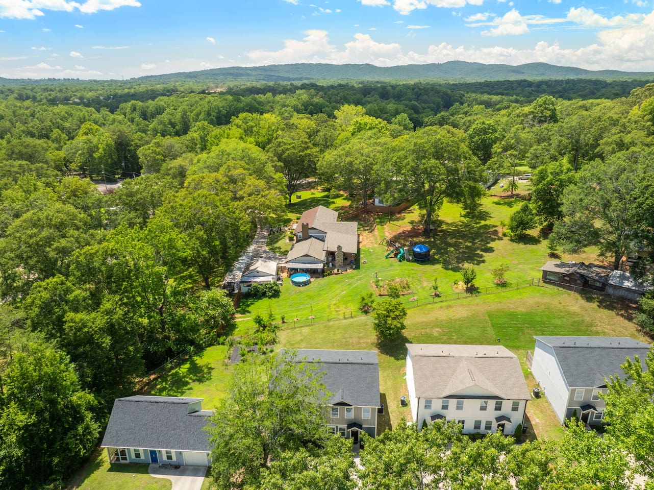The property is located in a neighborhood in Taylors