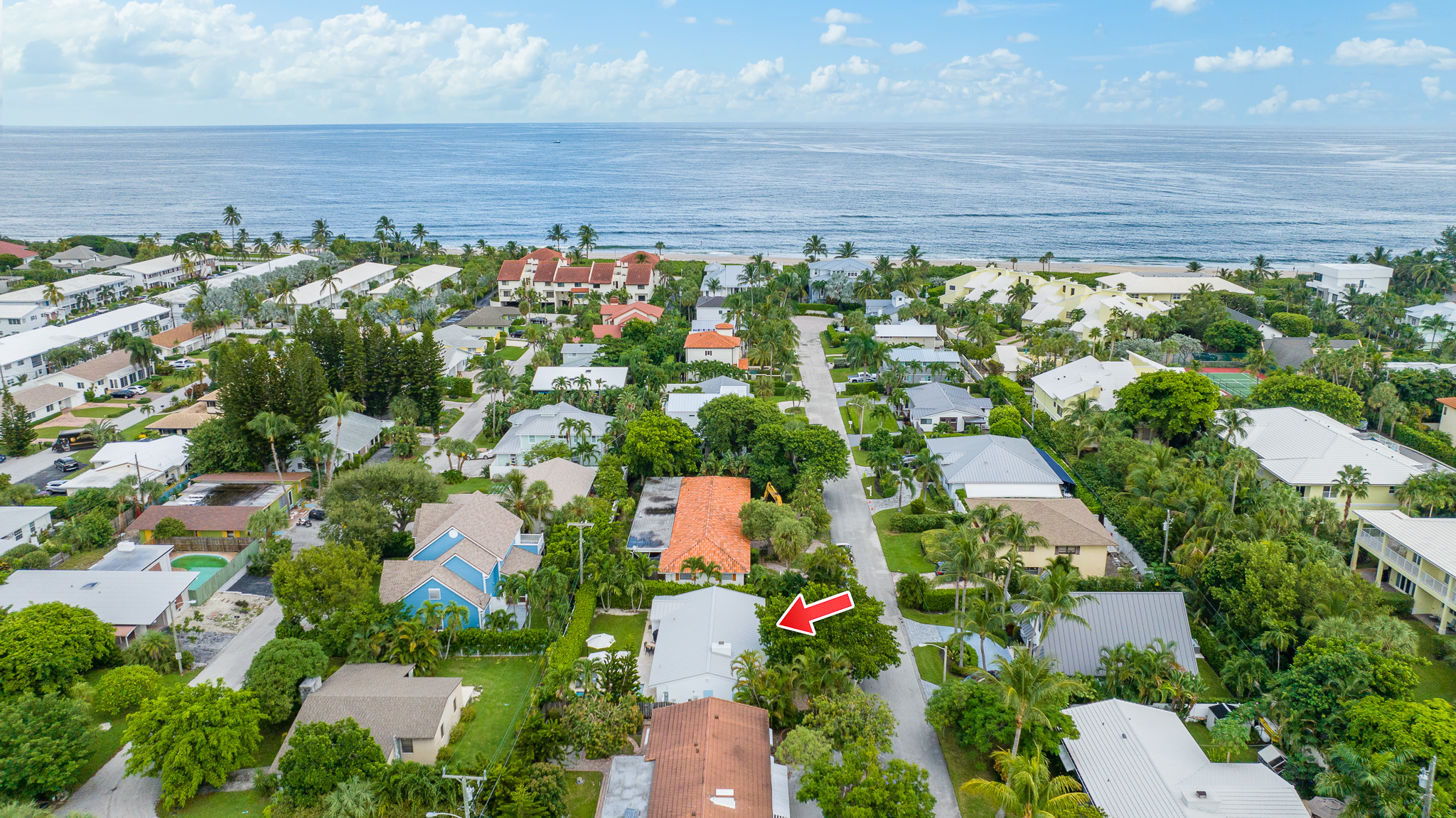 1600 feet to the private deeded beach!!