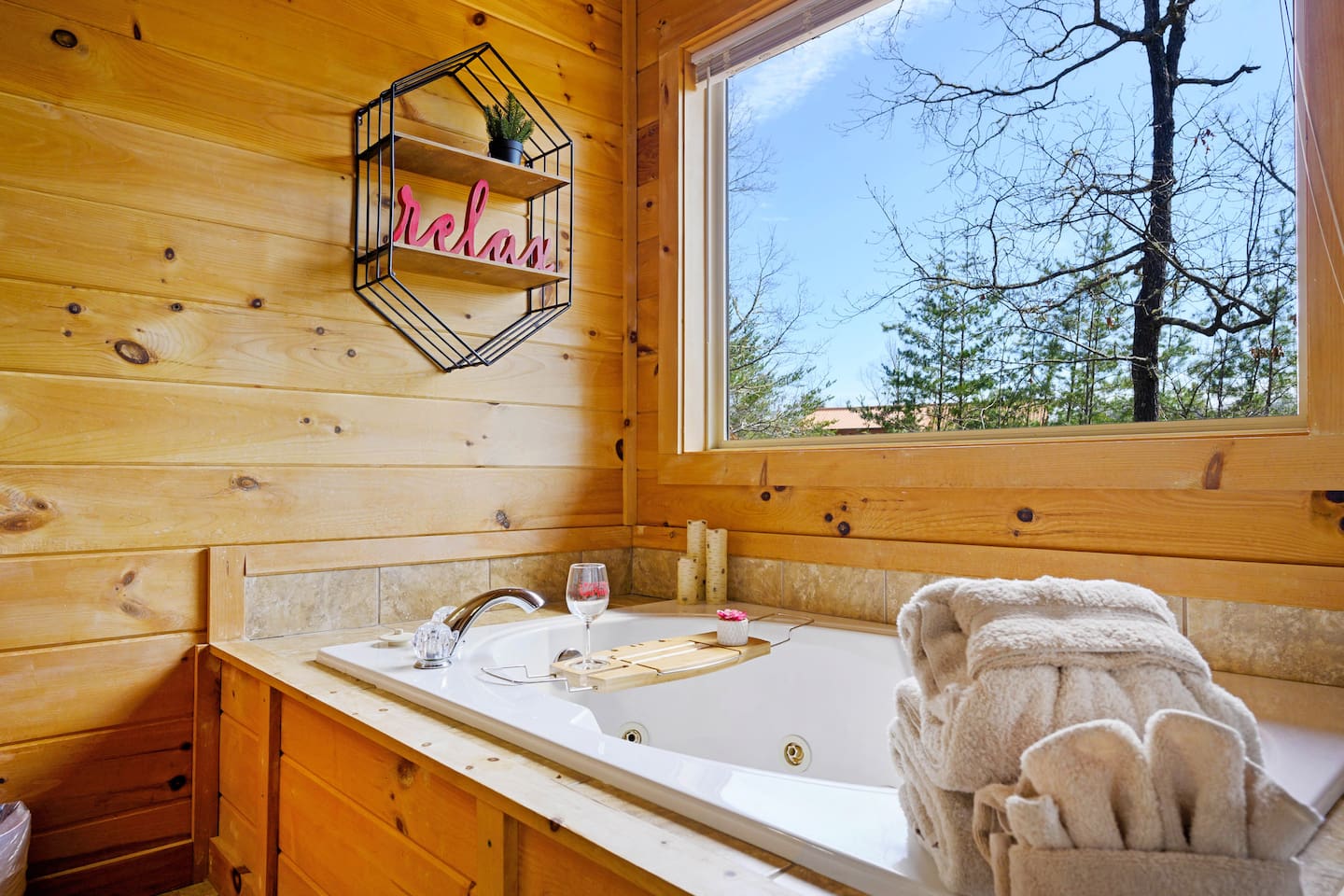 Relax and soak in the garden tub while reminiscing about your perfect day in the Smoky Mountains.
