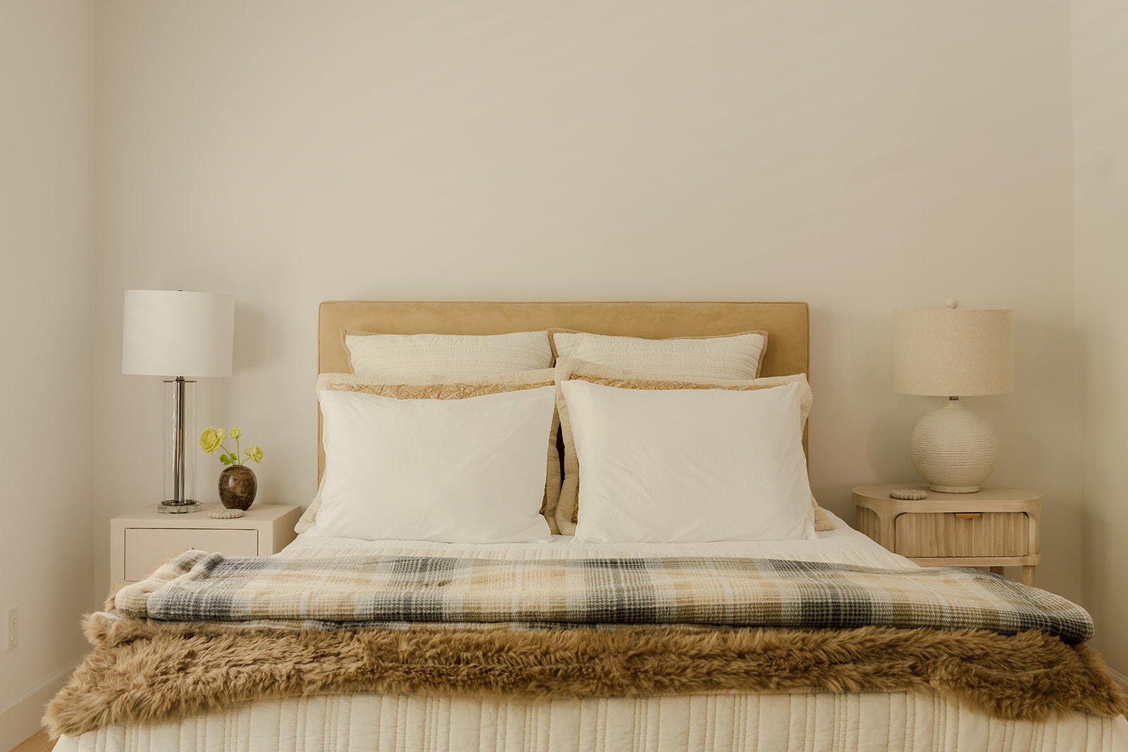 Groom's Room w/Queen Bed