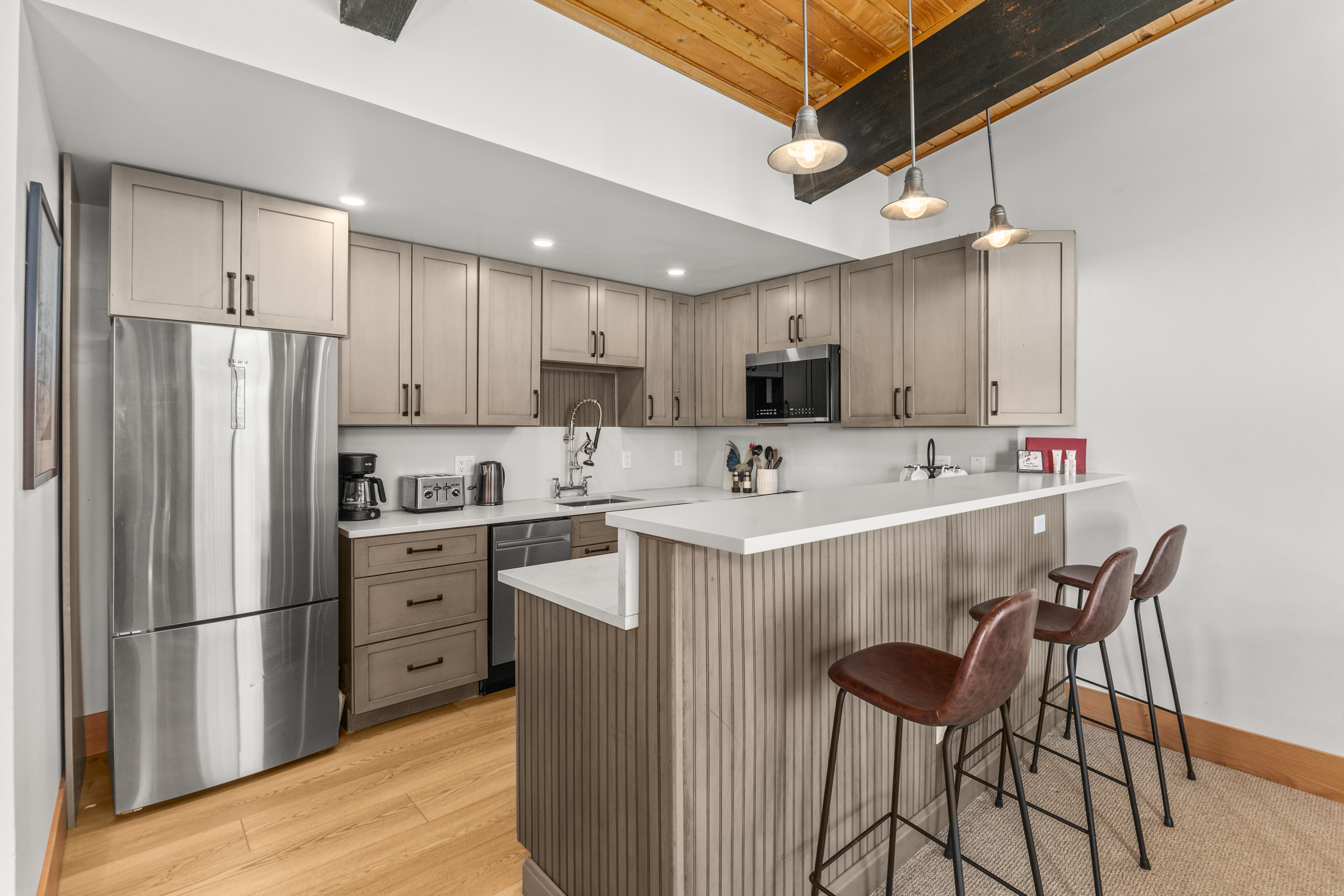 Kitchen | Breakfast bar for 3