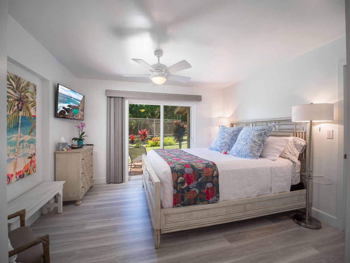 Master bedroom with King size bed,  Air Conditioning, Smart TV, Private Bathroom