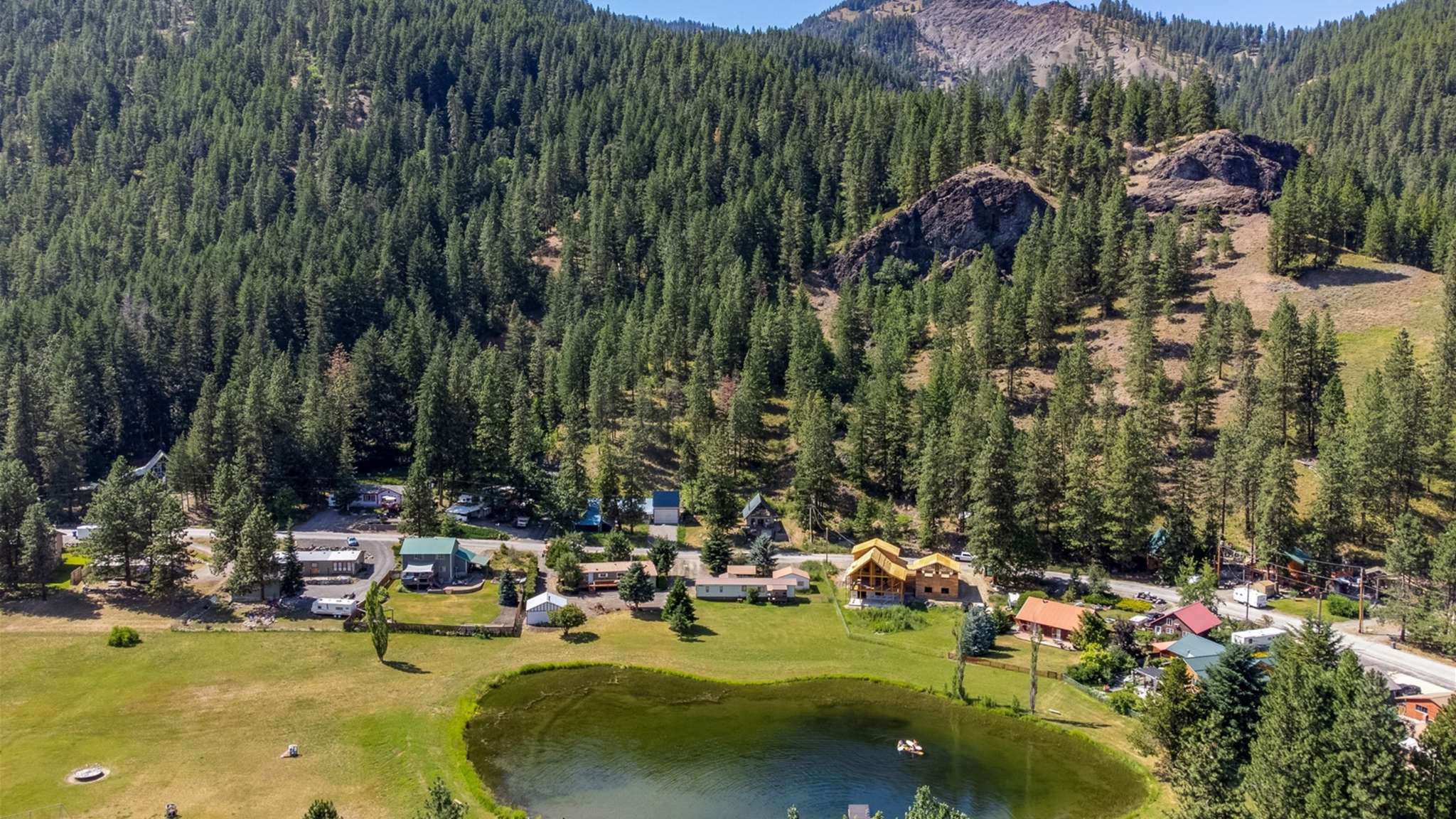 Bird’s-eye view of the cabin’s peaceful mountain setting.