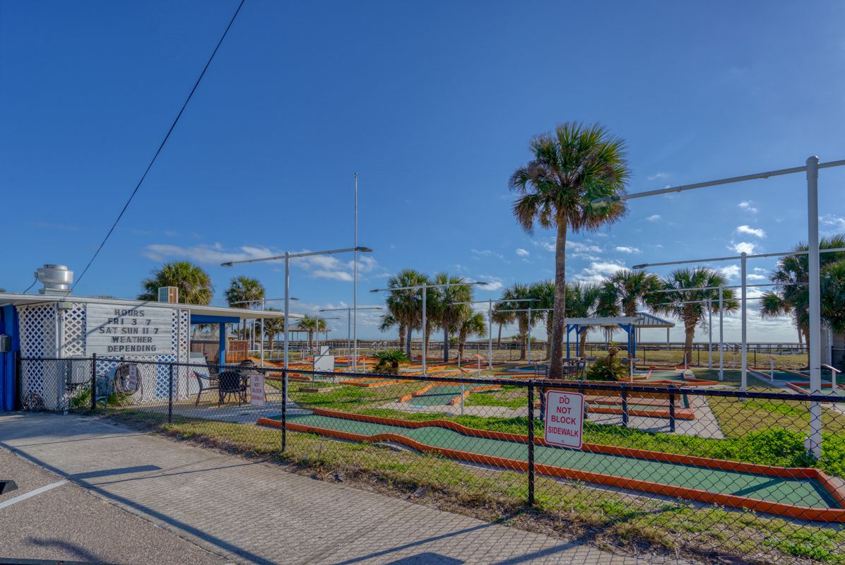PUTT PUTT ON MAIN BEACH