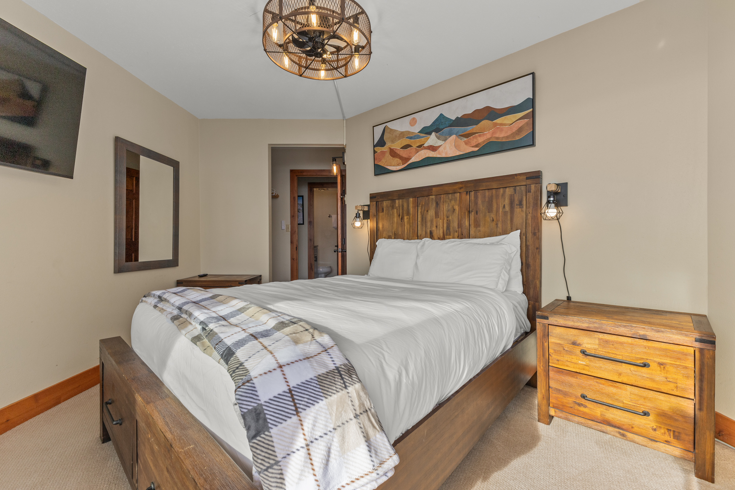 Bedroom 2 | Queen Bed