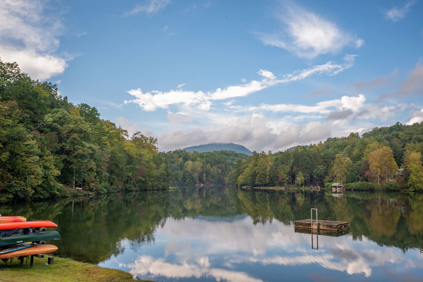 Side view of Mirror Lake