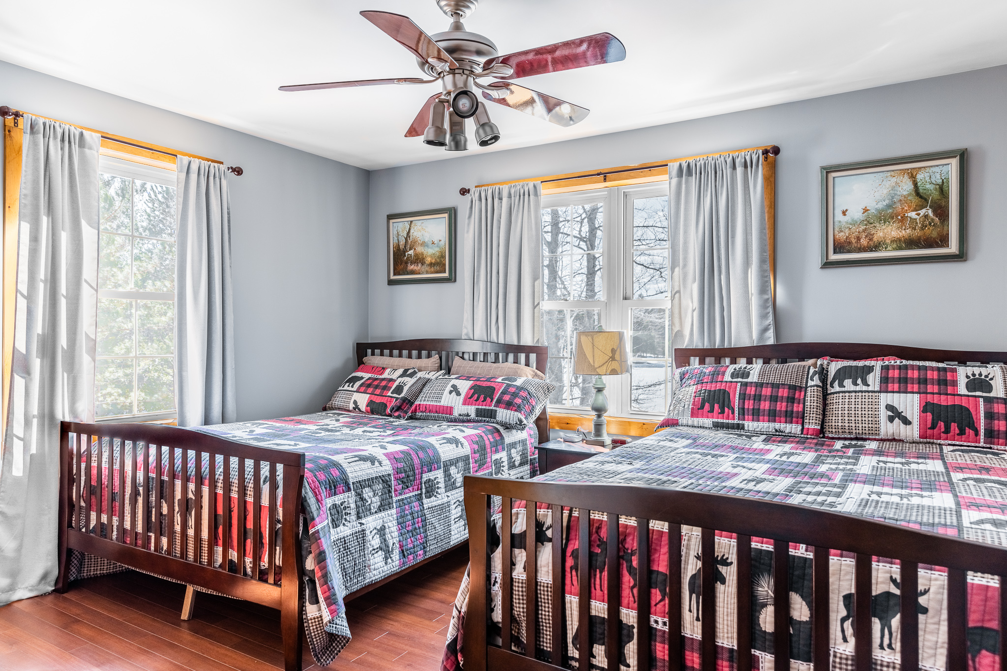 Upstairs bedroom with 2 queen beds and lake views