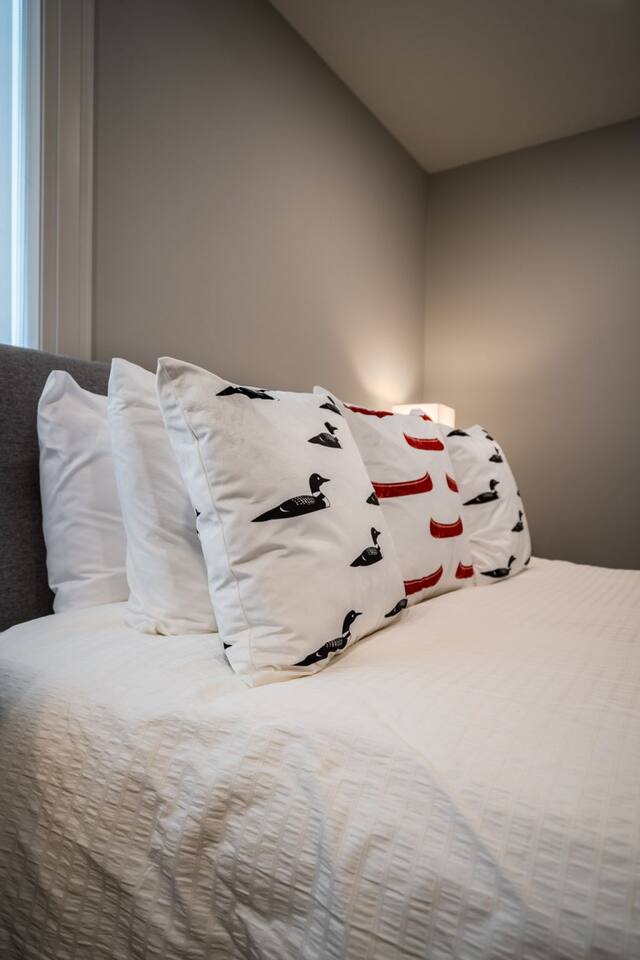Unwind in a comfortable queen bedroom with your own ensuite bathroom.