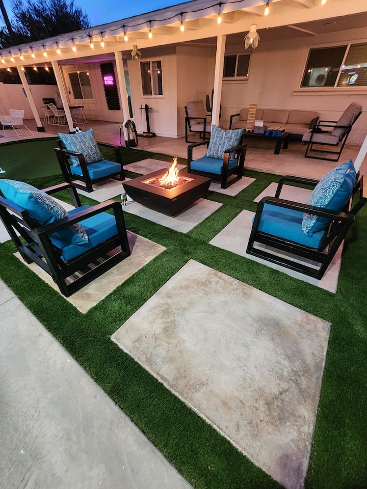 The fire pit lounge is a favorite evening spot for guests because it’s ideal for roasting marshmallows, sharing stories and creating memorable moments together. Roasting sticks provided for your stay.