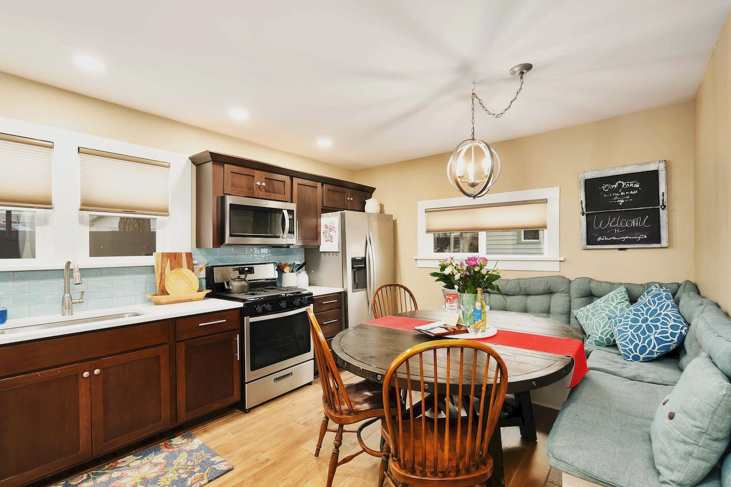 Gather for memorable meals in your spacious dining area. COnveniently located so you can cook and socialize simultaneously, ensuring no one is left out of the conversation.