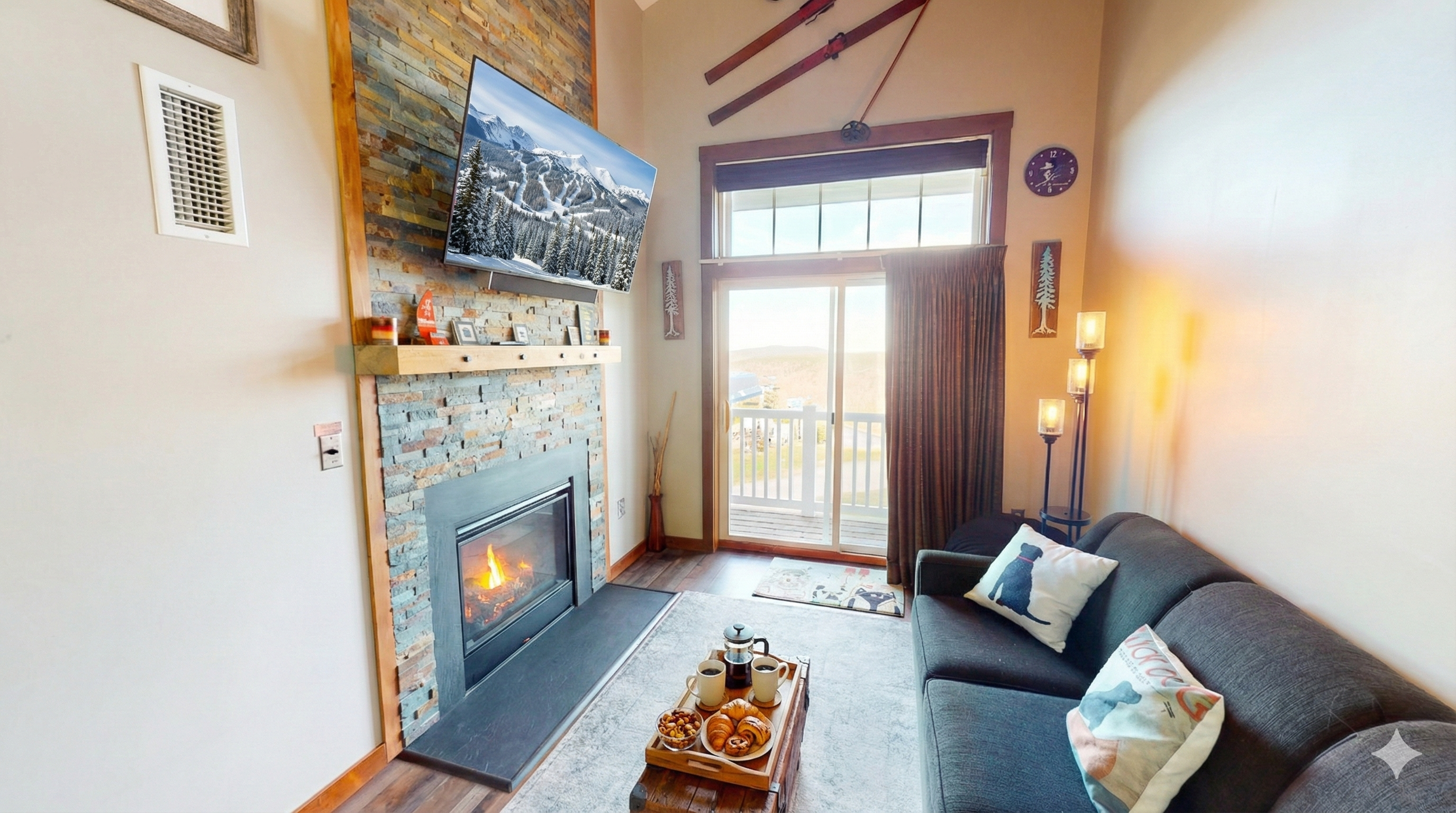 Ballhooter Skyline Penthouse: Ski-In/Out, Pool, Sleeps 6 by LUXSTAYUSA 2