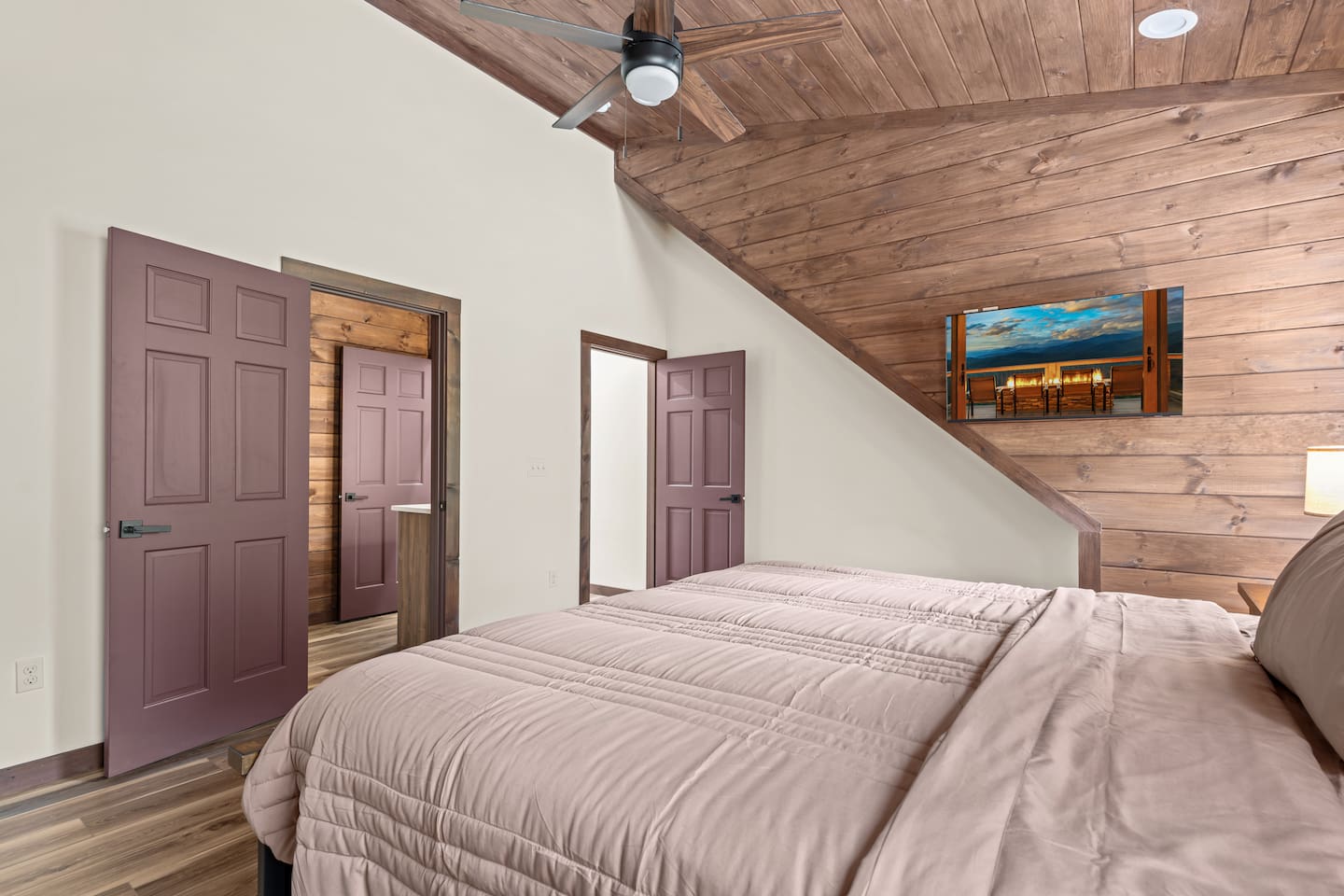 upstairs king bedroom