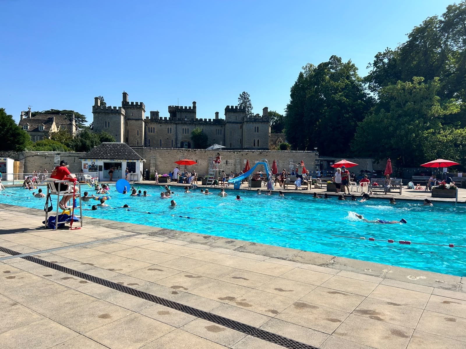 Cirencester Lido is a 10 min drive / 25 min walk away.