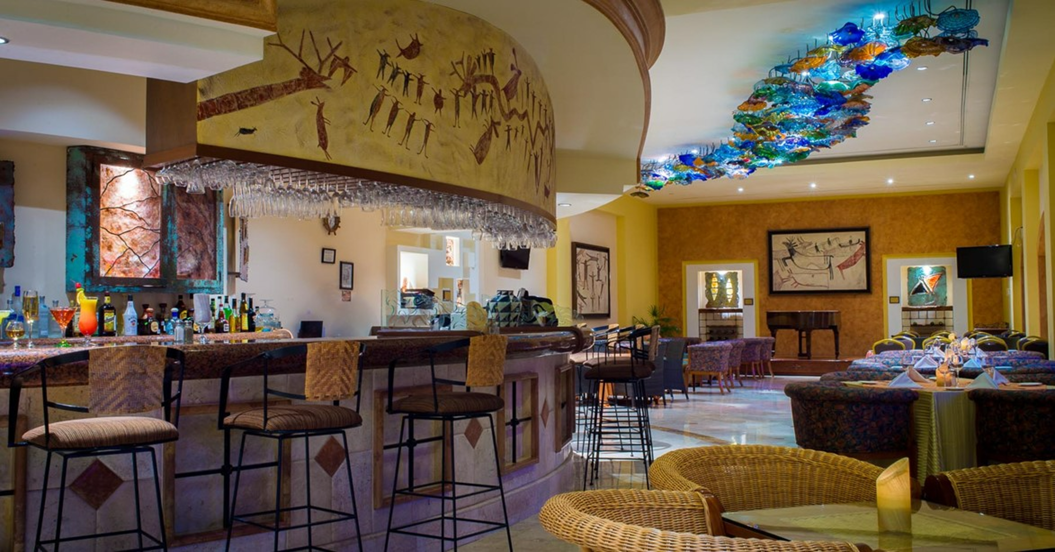 Outdoor Dining at Playa Grande, Vacation Travel Exclusives