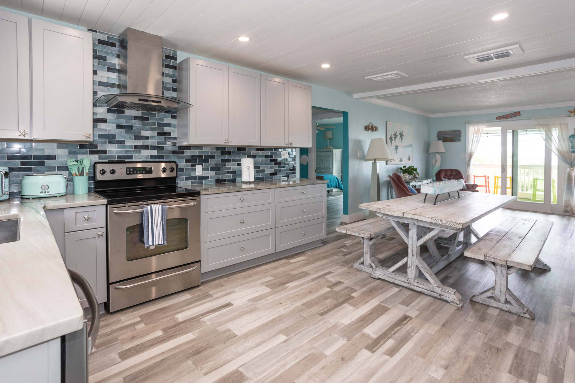 Dining/kitchen