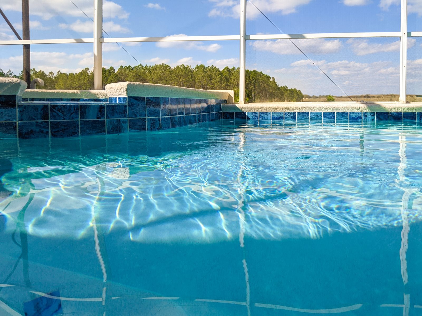 Refreshing Private Screened Patio Pool and connection Hot Tub with a gorgeous view!