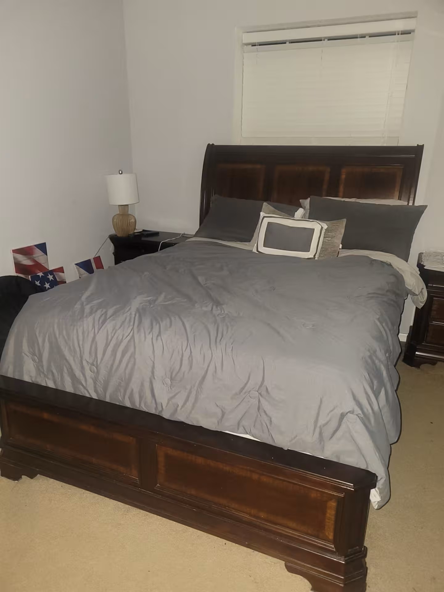 Master bedroom Queen bed