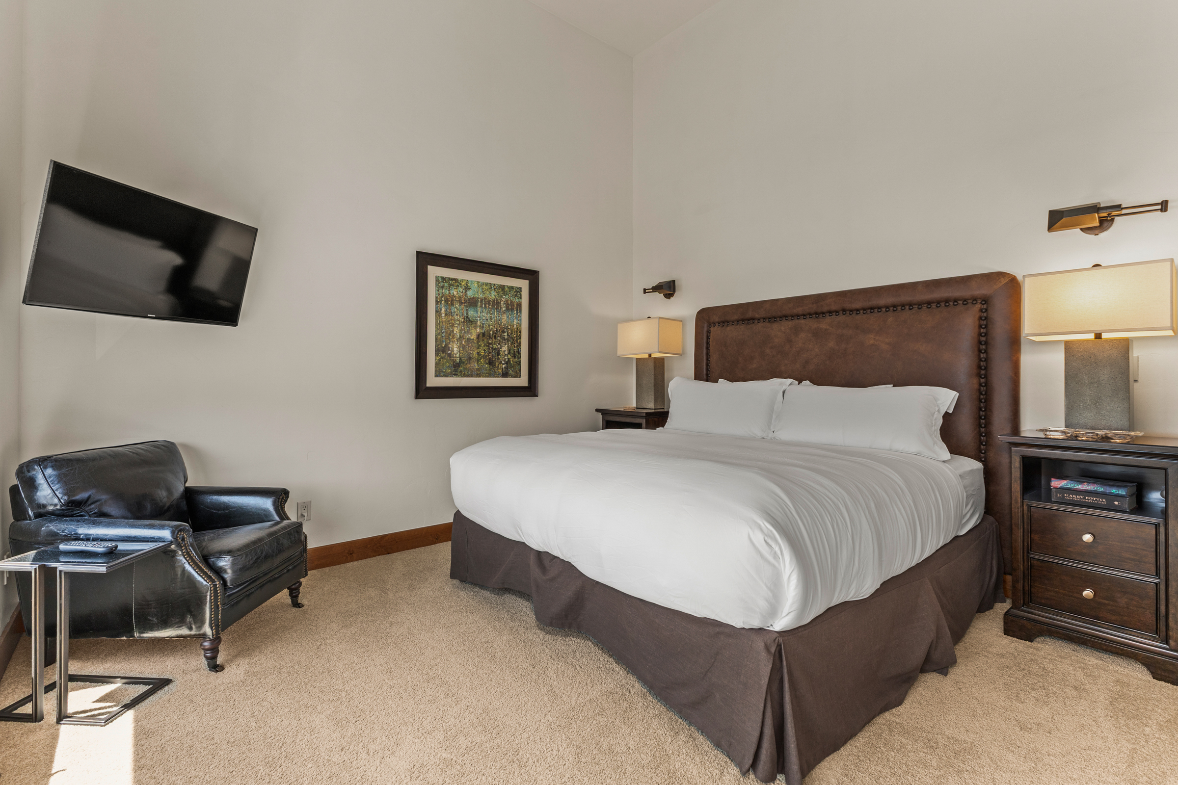 Ensuite Bedroom #1| King Bed