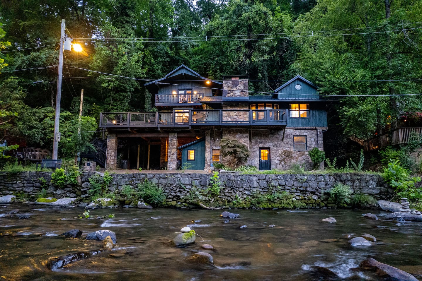 Incredible location on Little Pigeon River!  Walk to downtown, hang out on the deck or fish!