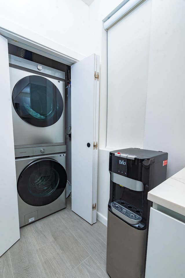 En suite washer and dryer and filtered water cooler.