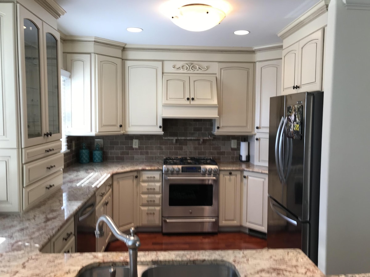 kitchen with lots of upgrades